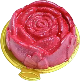 Raspberry Bloom — a raspberry mousse shaped as a rose on a gold base.